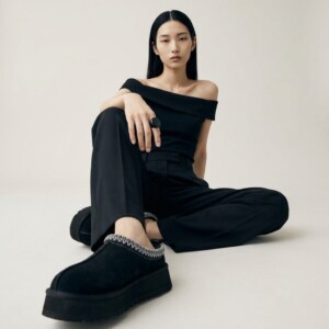 UGG Tazz Czarne Kapcie Platforma Damskie