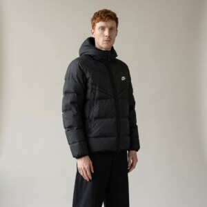 Kurtka Nike Sportswear Windrunner Storm-Fit Puffer, męska, czarno-biała, nylon, poliester, zapięcie na zamek, kaptur FB8178-010