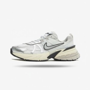 Sneakersy Nike V2K Run, unisex, siatka i TPU, dwugęstościowy midsole, biało srebrny, HJ4497-100
