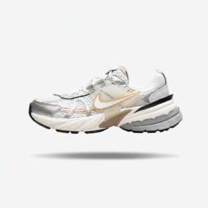 Sneakersy Nike V2K Run Khaki Metallic Silver, unisex, siatkowa cholewka, podeszwa dual density, przezroczyste wstawki HJ7245-100